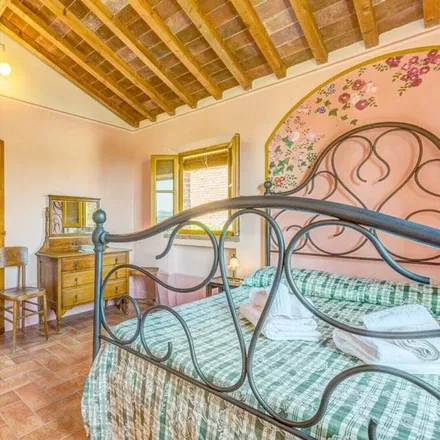 Rent this 2 bed apartment on 52045 Foiano della Chiana AR
