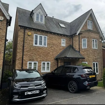 Rent this 5 bed house on Hawkswell Gardens in Oxford, OX2 7EX