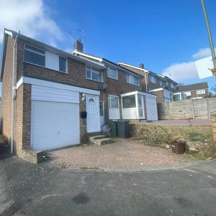 Rent this 3 bed house on Pallot Close in Bursledon, SO31 8FR
