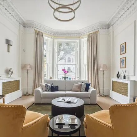 Rent this 3 bed apartment on 7 Lansdowne Crescent in London, W11 2NS