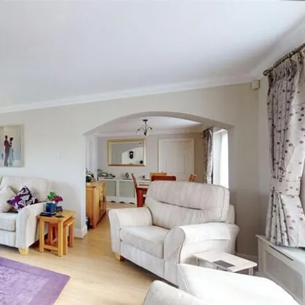Image 5 - Curlew Crescent, Basildon, SS16 5HR, United Kingdom - House for sale