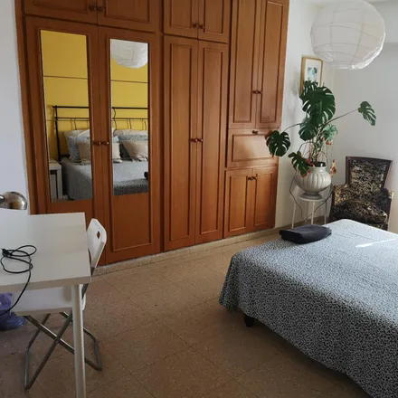 Rent this 3 bed room on Carrer de Salvador Giner in 7, 46003 Valencia