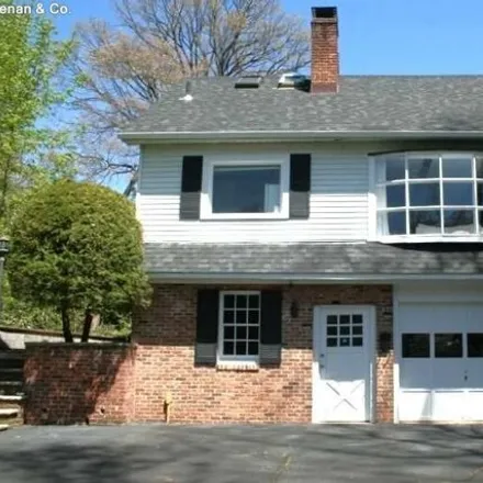 Rent this 3 bed house on 221 West Glen Avenue in Ridgewood, NJ 07450