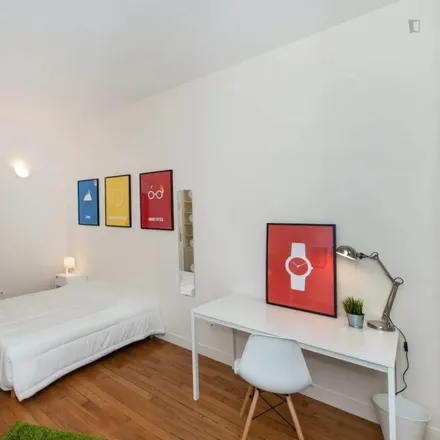 Rent this 4 bed room on 24 Rue du Renard in 75004 Paris, France