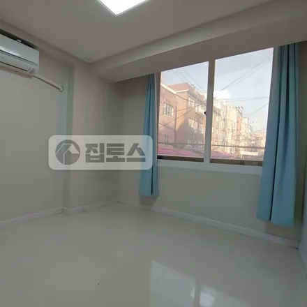 Rent this 1 bed apartment on 서울특별시 강남구 논현동 144-15