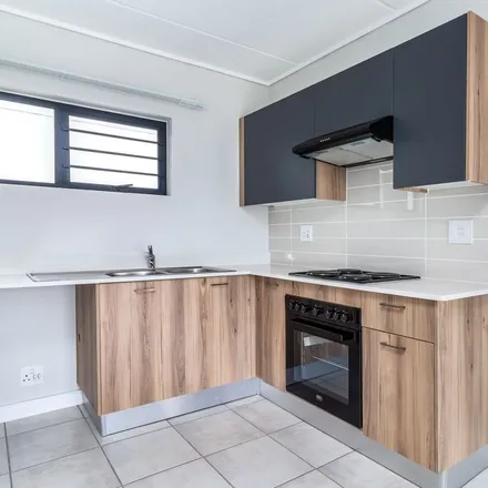 Rent this 2 bed apartment on unnamed road in Johannesburg Ward 32, Sandton