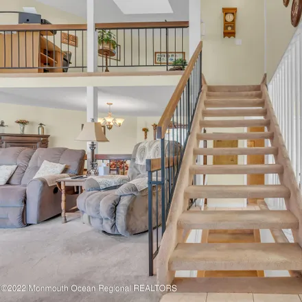 Image 3 - 17 Cotswold Circle, Dogs Corners, Ocean Township, NJ 07712, USA - Loft for sale