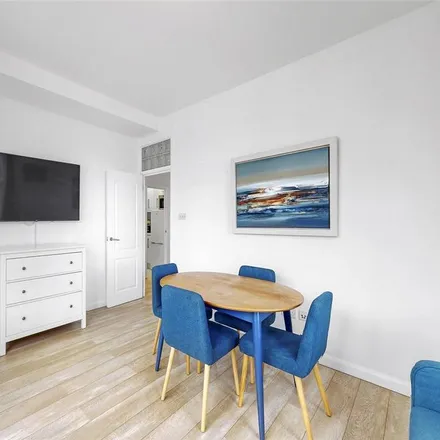 Image 4 - Queens Court, Queensway, London, W2 4SJ, United Kingdom - Apartment for rent
