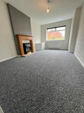 Image 4 - Heather Close, Horwich, BL6 7TT, United Kingdom - Duplex for rent