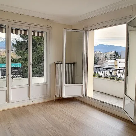 Image 9 - 31 Avenue Marcelin Berthelot, 38100 Grenoble, France - Apartment for rent