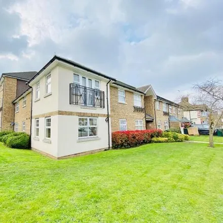 Rent this 2 bed apartment on Lancaster Road in Oakleigh Park, London