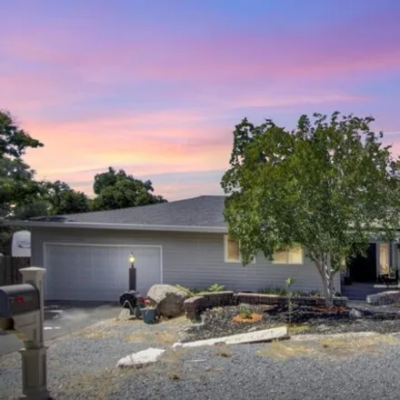 Buy this 4 bed house on 4010 Creekview Court in Rocklin, CA 95677