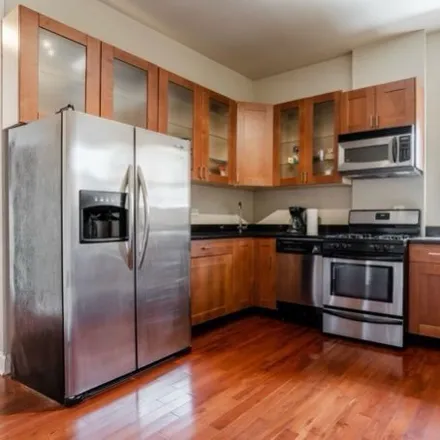 Image 3 - 2925 West Lyndale Street, Chicago, IL 60647, USA - Condo for sale