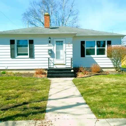 Buy this 3 bed house on 7699 31st Avenue in Kenosha, WI 53142