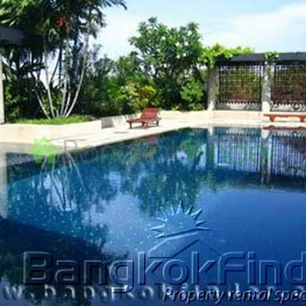Rent this 3 bed apartment on Krung Kasem Road in Khlong Maha Nak Subdistrict, Pom Prap Sattru Phai District