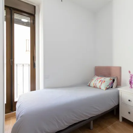 Rent this 5 bed room on Madrid in Calle de Santa Isabel, 32