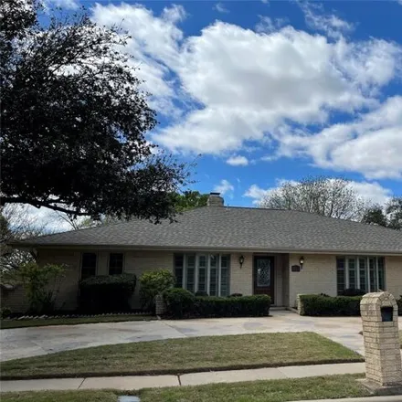 Buy this 4 bed house on 2527 Kelsey Drive in Plano, TX 75075