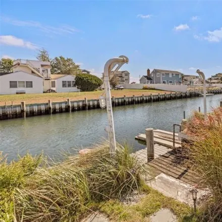 Image 6 - 13 Marlin Road, Southampton, East Quogue, NY 11942, USA - House for sale