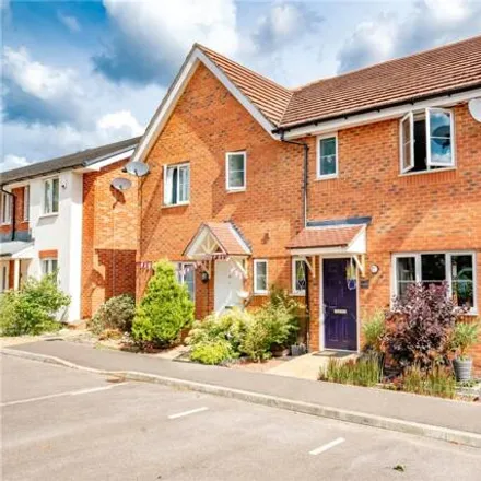 Buy this 3 bed townhouse on Northolt Close in Farnborough, GU14 6GH