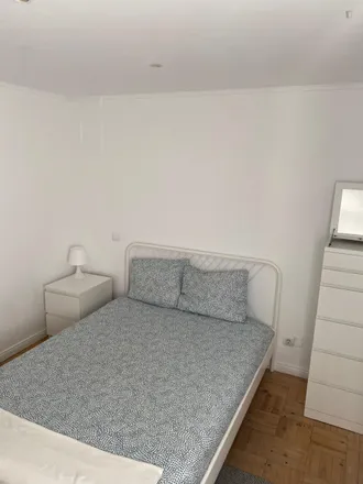 Rent this 3 bed room on Rua Acúrsio Pereira in 1800-328 Lisbon, Portugal