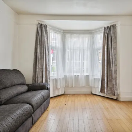 Image 2 - 32 Askew Road, London, W12 9BH, United Kingdom - Apartment for rent