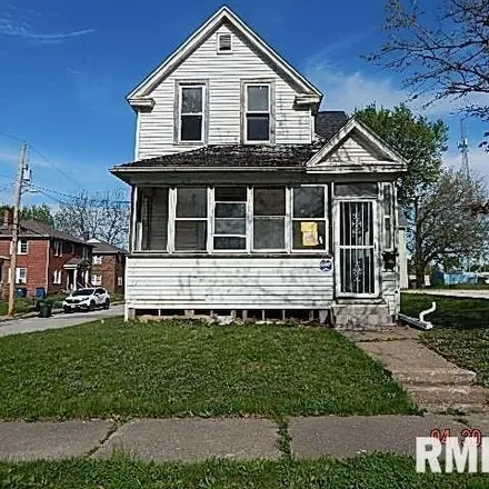 Buy this 3 bed house on 487 West 13th Street in Davenport, IA 52803