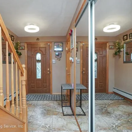 Image 4 - 26 Jason Court, New York, NY 10306, USA - Townhouse for sale