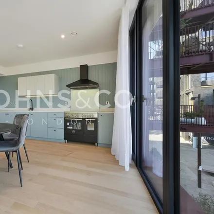 Image 4 - Brent Way, London, TW8 8GE, United Kingdom - Apartment for rent