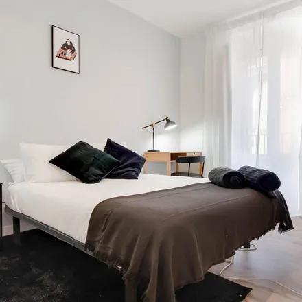 Rent this 9 bed apartment on Amplifon in Calle de Carranza, 10