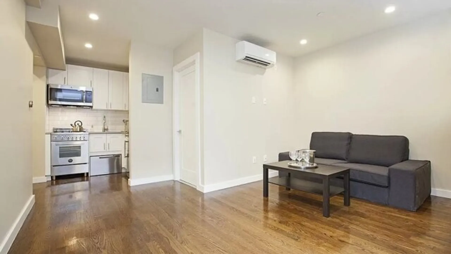99 Suffolk Street, New York, NY 10002, USA | Studio apartment for rent