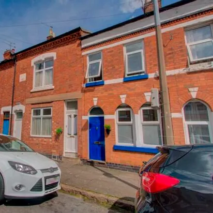 Rent this 3 bed townhouse on Edward Road in Leicester, LE2 1TH