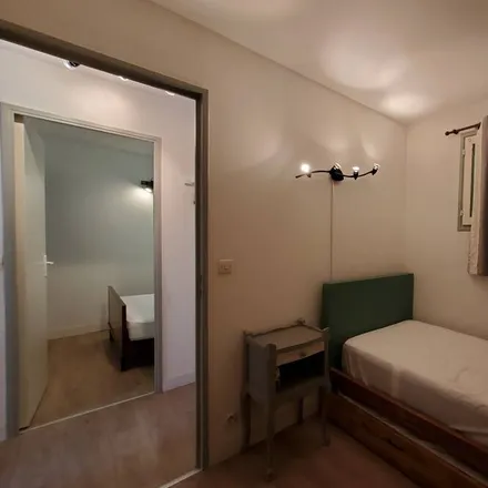 Rent this 2 bed apartment on Centre d'incendie et de secours de Saint-Raphaël in D 100, 83700 Saint-Raphaël