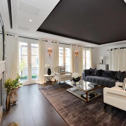 Rent this 3 bed house on 32 Welbeck Street in East Marylebone, London