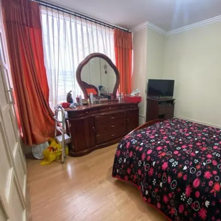 Buy this 3 bed apartment on SUPERMAXI REAL AUDIENCIA in Avenida Real Audiencia de Quito, 170303