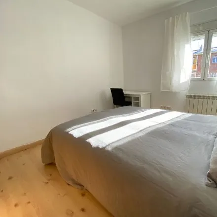 Rent this 3 bed room on Calle de Escoriaza in 13, 28041 Madrid