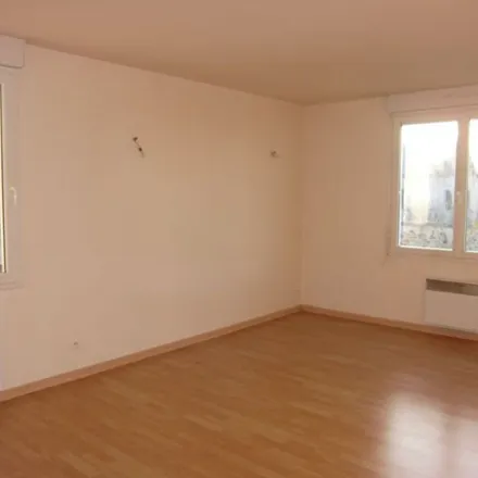 Rent this 3 bed apartment on 3032 Rue de la Villette in 49170 Saint-Georges-sur-Loire, France