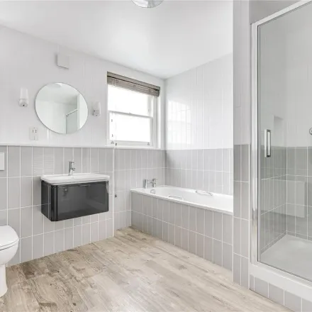 Rent this 4 bed apartment on Taybridge Road in London, SW11 5PS