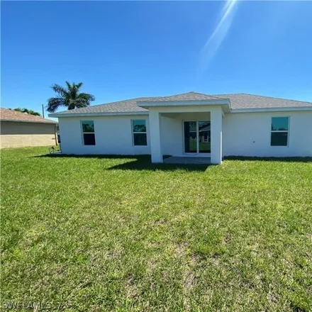 Image 2 - 959 Northeast 32nd Street, Coral Lakes, Cape Coral, FL 33909, USA - House for rent