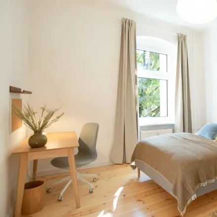 Rent this 3 bed room on Bredowstraße 38 in 10551 Berlin, Germany