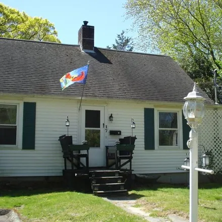 Buy this 3 bed house on 17 Thomas Avenue in Norwich, CT 06360