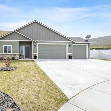 Buy this 3 bed house on Ellie Ann Court in Prosser, WA 99350