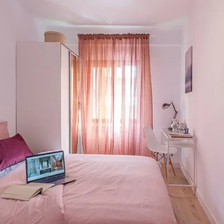 Rent this 5 bed room on Madrid in Zapatería Polar, Calle de San Antonio de Padua