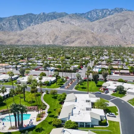 Image 4 - 1713 Grand Bahama Drive West, Palm Springs, CA 92264, USA - Condo for sale