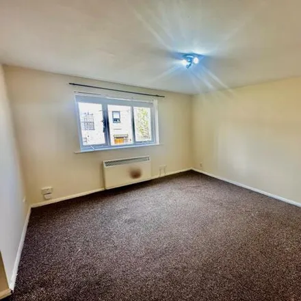 Image 2 - Chantress Close, London, RM10 9YW, United Kingdom - Apartment for rent