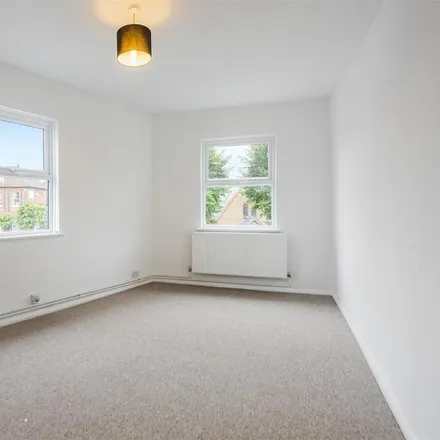 Image 3 - White Hart Meadows, Ripley, GU23 6ND, United Kingdom - Apartment for rent