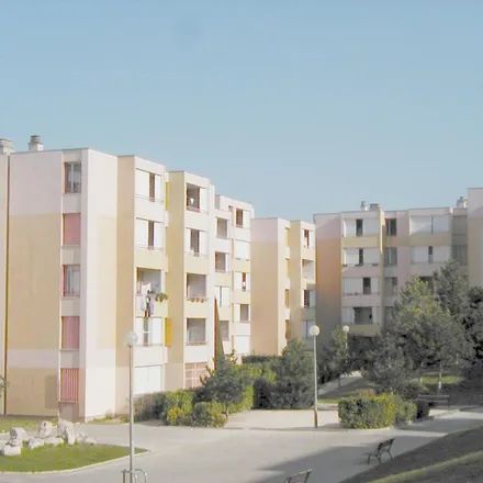 Image 2 - 155 Rue du Bois de l'Ubac, 84200 Carpentras, France - Apartment for rent