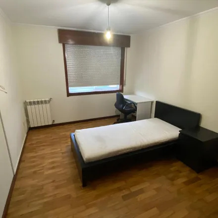 Rent this 3 bed room on Rua da Eternidade in 4435-830 Gondomar, Portugal