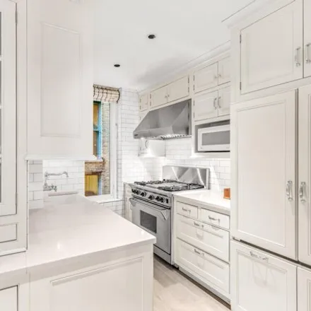 Image 3 - 144 East 36th Street, New York, NY 10016, USA - Townhouse for sale