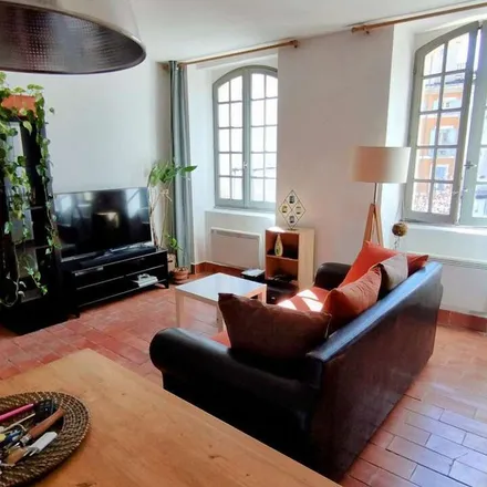 Rent this 3 bed apartment on Chez Mon Cousin Alphonse in Place de la Bouquerie, 84400 Apt