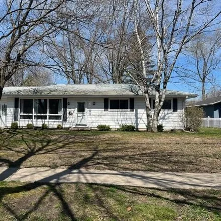 Buy this 3 bed house on 1715 East Ashman Street in Midland, MI 48642